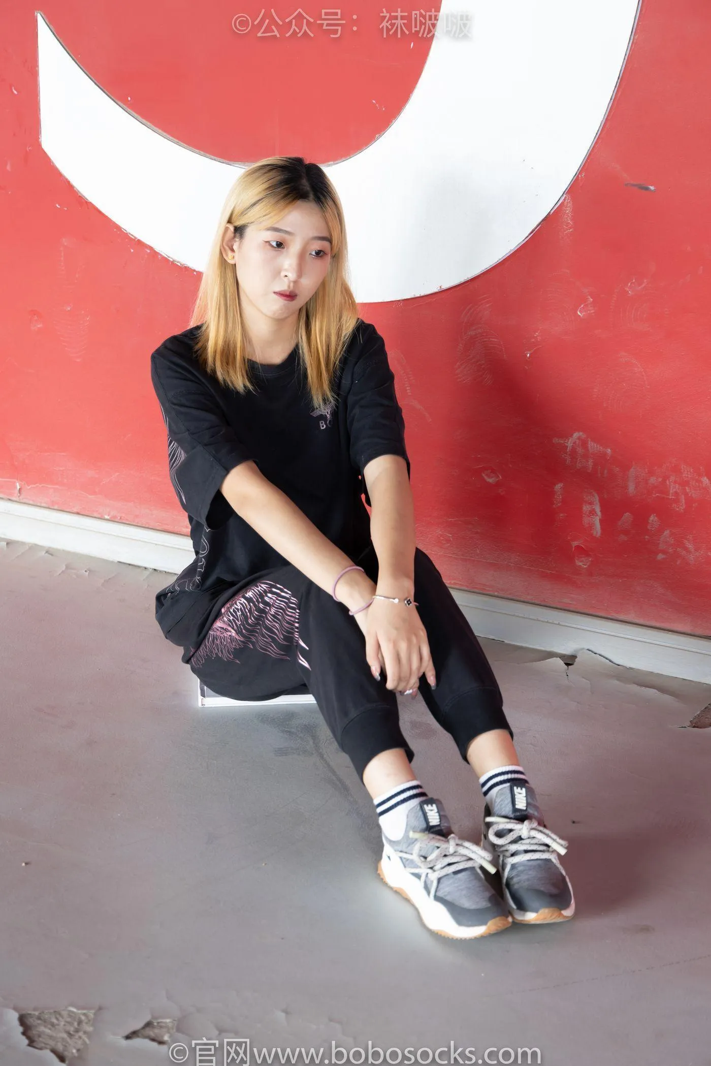 [BoBoSocks袜啵啵]NO.018 木木-运动鞋、白棉袜、裸足 [136P]插图5
